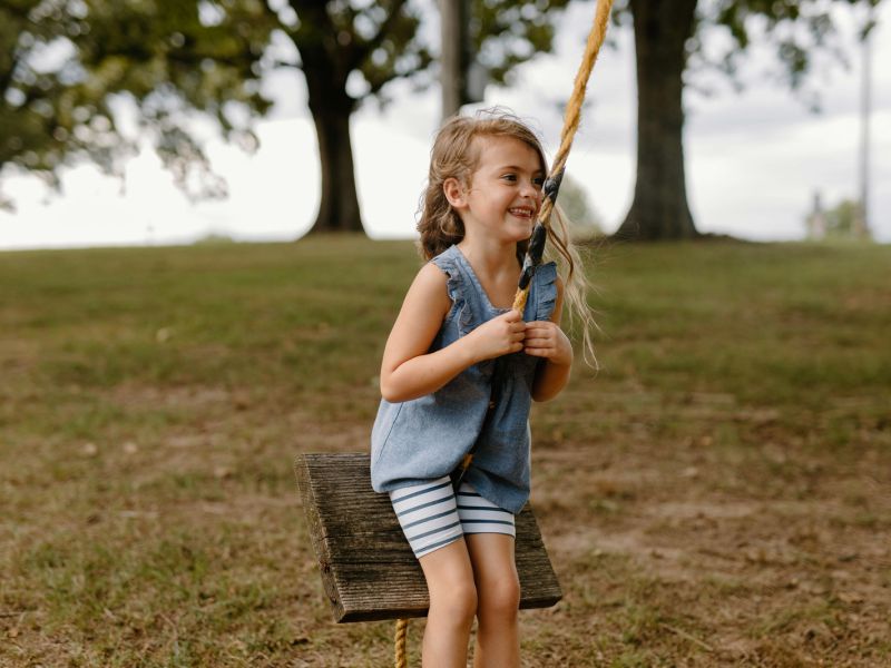 In Schweden an unserem See schaukelte sie bis in die Wolken